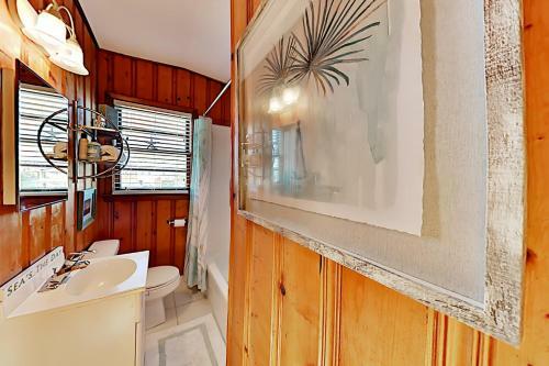 Beachside Cottage With Ocean Views - Steps To Sand Home