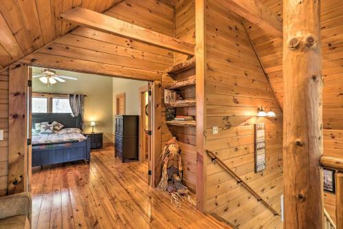 Spacious Newland Cabin With Pool Table And Grill!