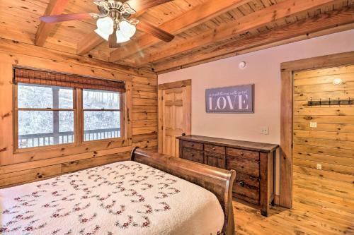 Spacious Newland Cabin With Pool Table And Grill!