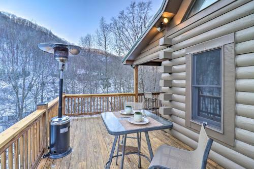 Spacious Newland Cabin With Pool Table And Grill!