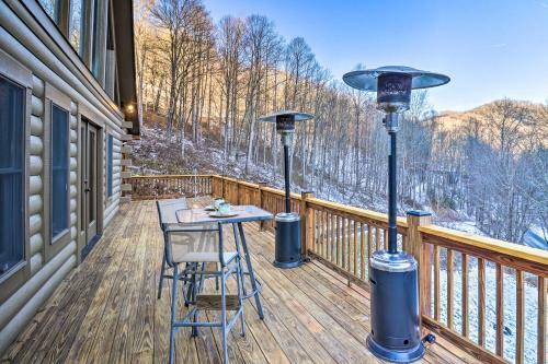 Spacious Newland Cabin With Pool Table And Grill!