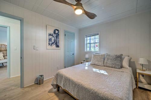 Modern Oak Island Cottage Less Than 3 Miles To Pier!