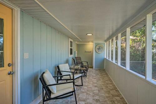 Modern Oak Island Cottage Less Than 3 Miles To Pier!