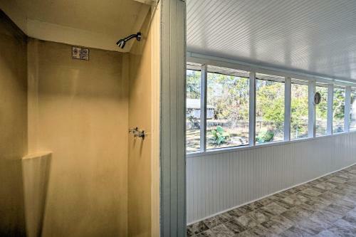 Modern Oak Island Cottage Less Than 3 Miles To Pier!