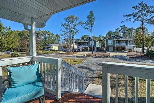Modern Oak Island Cottage Less Than 3 Miles To Pier!