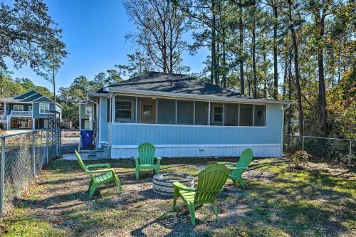 Modern Oak Island Cottage Less Than 3 Miles To Pier!