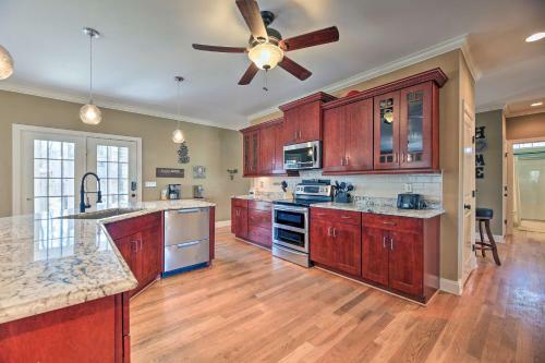 New Bern Luxury Retreat With Private Pool And Gym