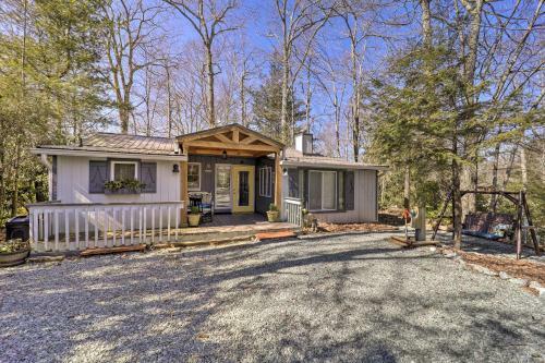 Dog-friendly Cabin With Deck By Lake And Trails!