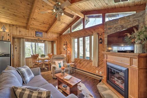 Dog-friendly Cabin With Deck By Lake And Trails!
