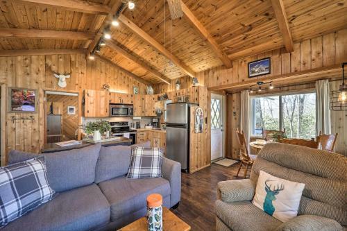 Dog-friendly Cabin With Deck By Lake And Trails!