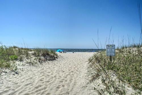 Sunny Coastal Escape - Steps To Pier And Shore!