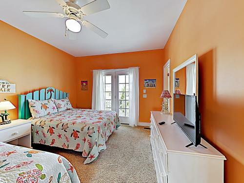 Expansive Beach Beauty With Private Pool & Balconies Home