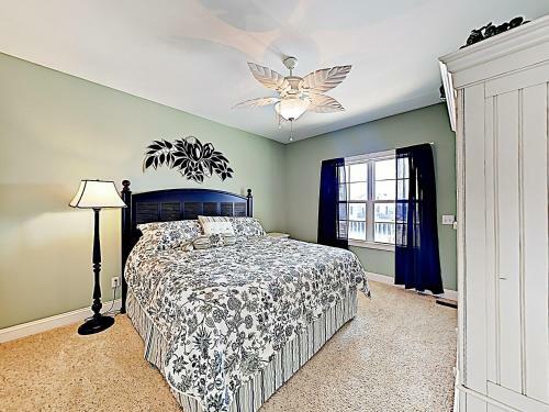 Expansive Beach Beauty With Private Pool & Balconies Home