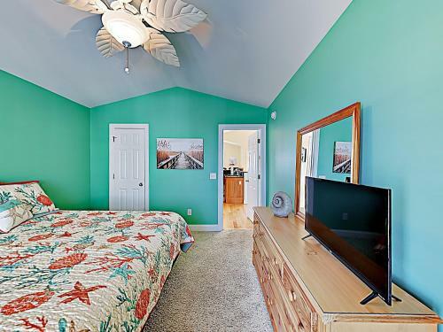 Expansive Beach Beauty With Private Pool & Balconies Home