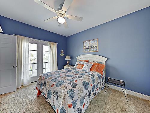 Expansive Beach Beauty With Private Pool & Balconies Home