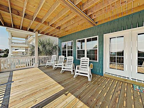 Expansive Beach Beauty With Private Pool & Balconies Home
