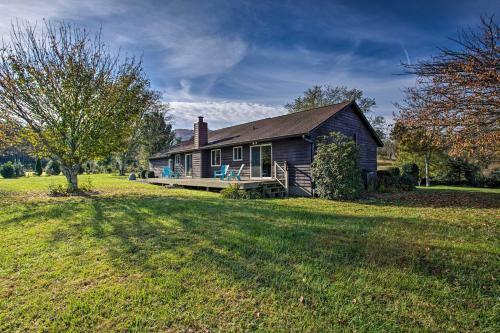 River Valley Oasis With Gorgeous Views And Yard!