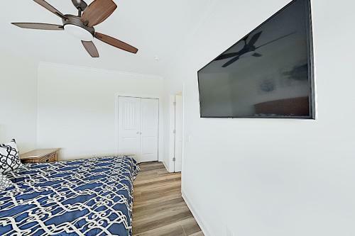 New Oceanside Estate With Private Pool & Elevator Home