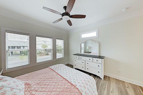 New Oceanside Estate With Private Pool & Elevator Home