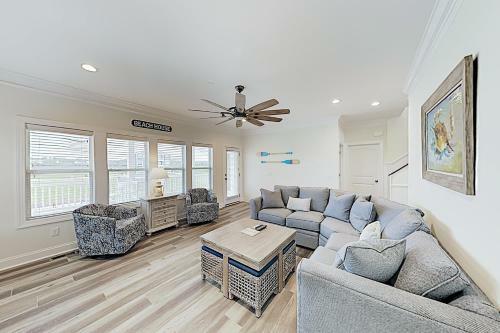 New Oceanside Estate With Private Pool & Elevator Home
