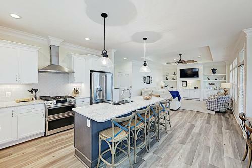 New Oceanside Estate With Private Pool & Elevator Home