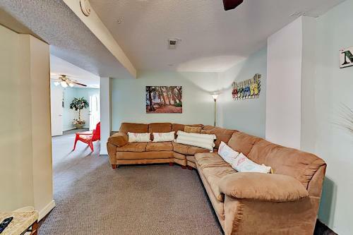 2302eoak Home
