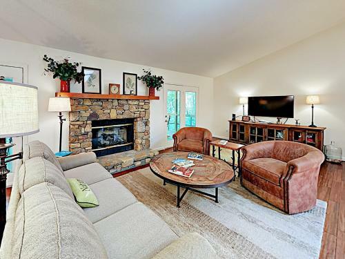 New Listing! Updated Home With Fireplace & Pool Home