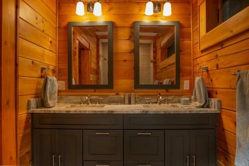 Private Mountaintop Cabin