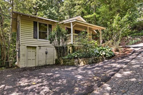 Saluda Cottage With Deck - Walk To Downtown, Main St