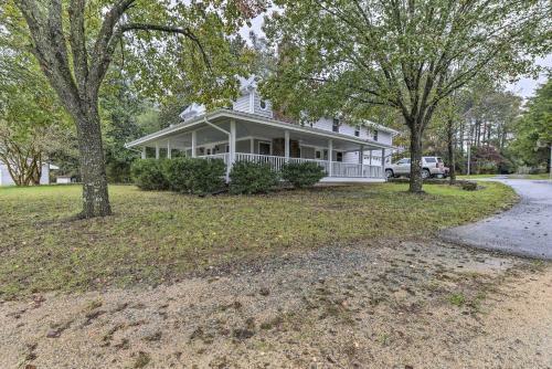 Remodeled Pittsboro Farmhouse On 220 Acres!