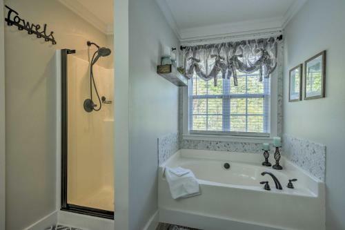 Modern Upscale Home 15 Mi From Downtown Raleigh