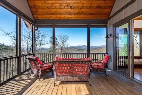 Exceptional Vacation Home In Pisgah Forest Home