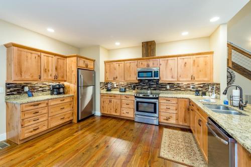 Exceptional Vacation Home In Pisgah Forest Home