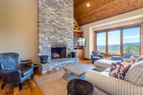Exceptional Vacation Home In Pisgah Forest Home