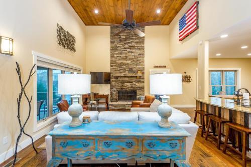 Exceptional Vacation Home In Pisgah Forest Home