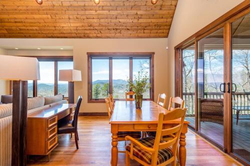 Exceptional Vacation Home In Pisgah Forest Home