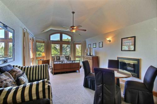 3050 - Whispering Pines
