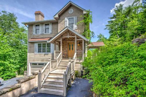 The Wow House - Sapphire Home With Deck And Views!