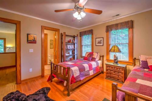 The Wow House - Sapphire Home With Deck And Views!