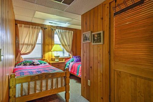 Pristine Sapphire Resort Cabin With Deck And Game Room