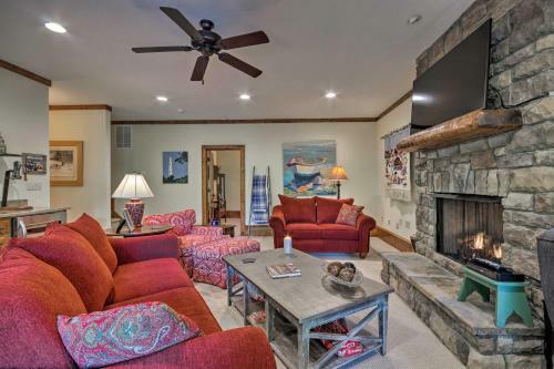 Spacious Sapphire Home With 2 Decks And Mtn Views
