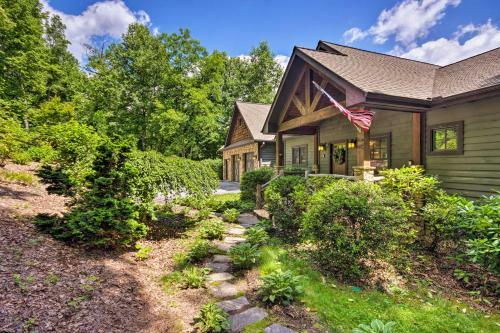 Spacious Sapphire Home With 2 Decks And Mtn Views