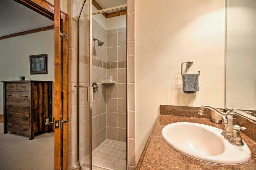 Spacious Sapphire Home With 2 Decks And Mtn Views