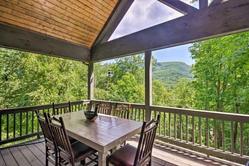 Spacious Sapphire Home With 2 Decks And Mtn Views