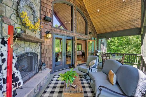 Spacious Sapphire Home With 2 Decks And Mtn Views