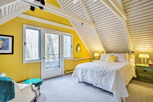 Unique Mountain Cottage With Views And Resort Access!