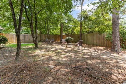 Downtown Bungalow-near Base, Golf, Dining, Brewery