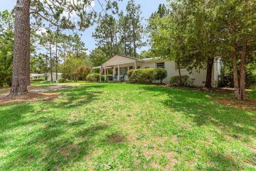 Downtown Bungalow-near Base, Golf, Dining, Brewery