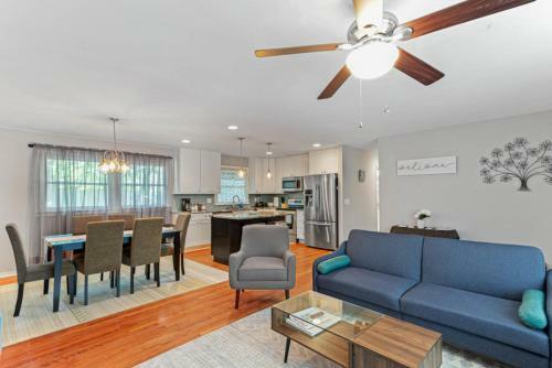 Downtown Bungalow-near Base, Golf, Dining, Brewery
