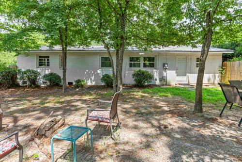 Downtown Bungalow-near Base, Golf, Dining, Brewery
